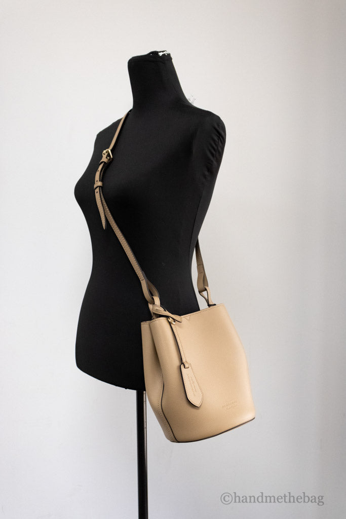 Burberry small lorne leather best sale bucket bag