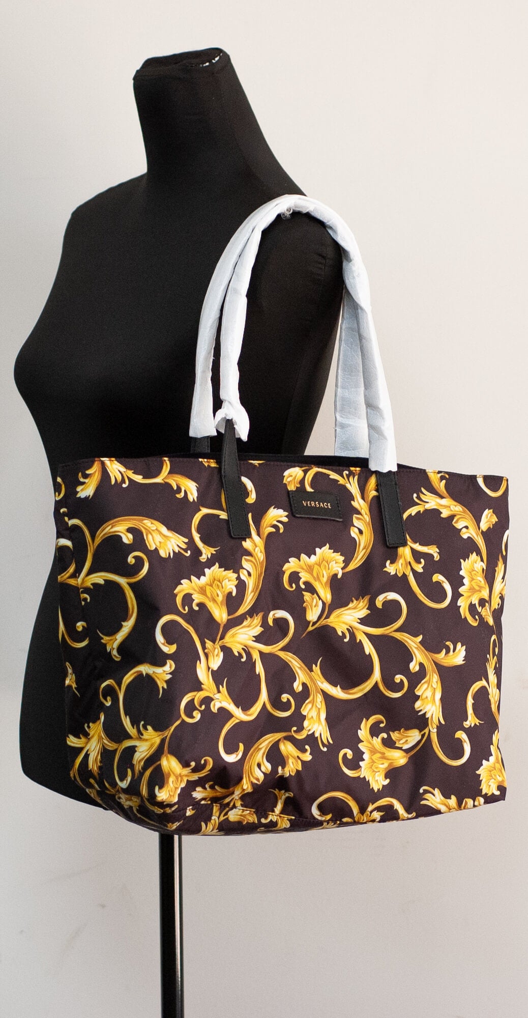 Versace stampato tote bag on mannequin