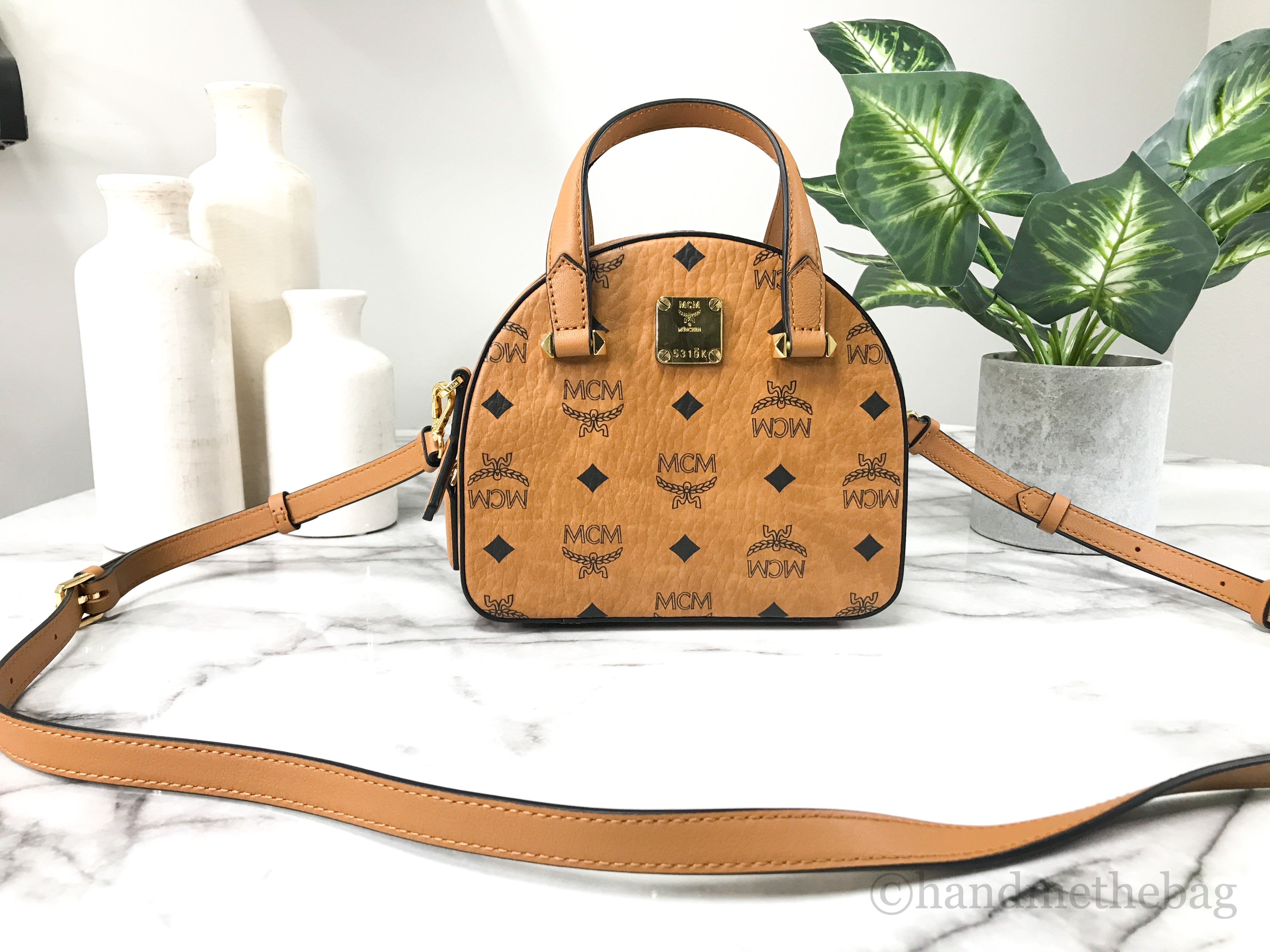 ハンドバッグ MCM CARAMEL LEATHER MINI SOFT DIAMOND HANDBAG Mini Diamond Shoulder Bag in Visetos Leather Mix Cognac