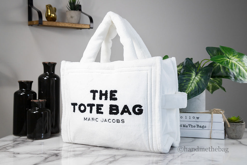 marc jacobs the terry tote white on marble table