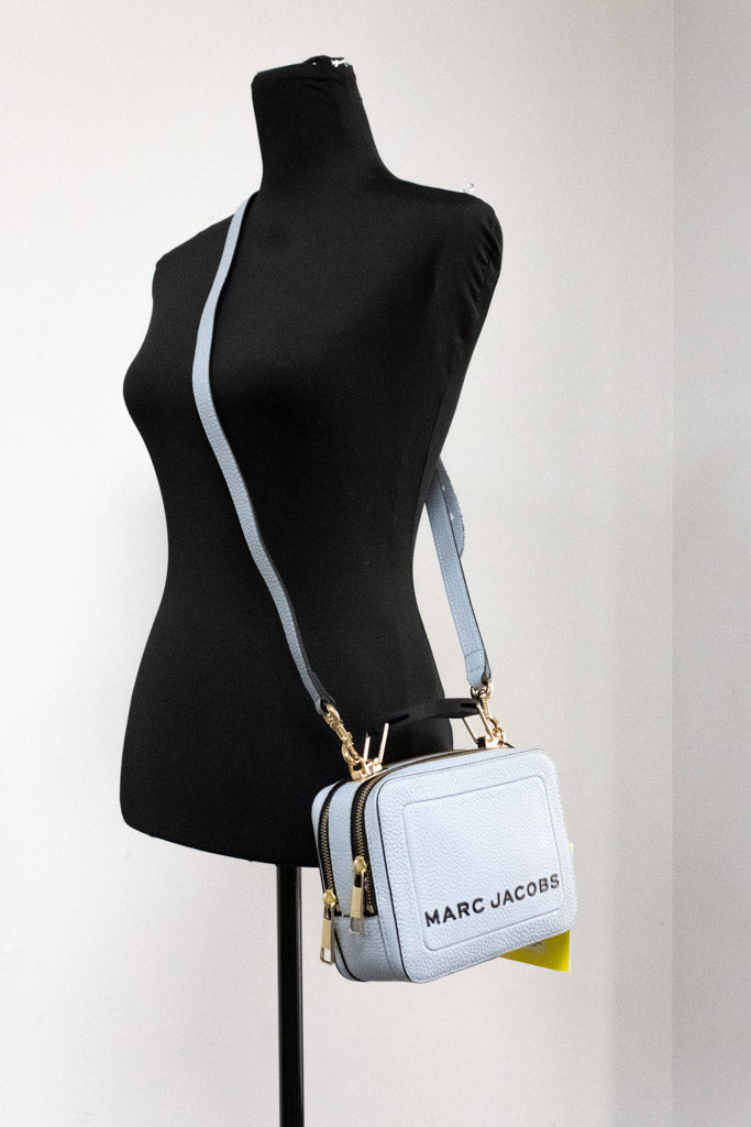 marc jacobs the box quarry crossbody on mannequin
