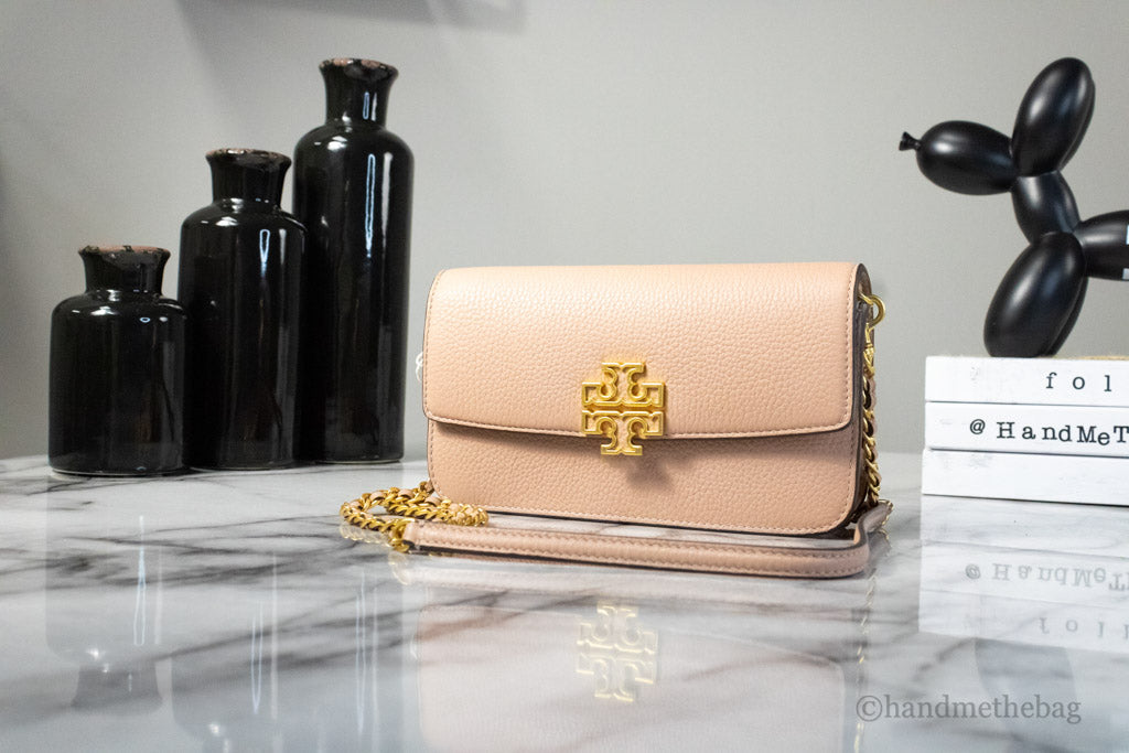 tory burch britten light meadowsweet chain wallet crossbody on marble table