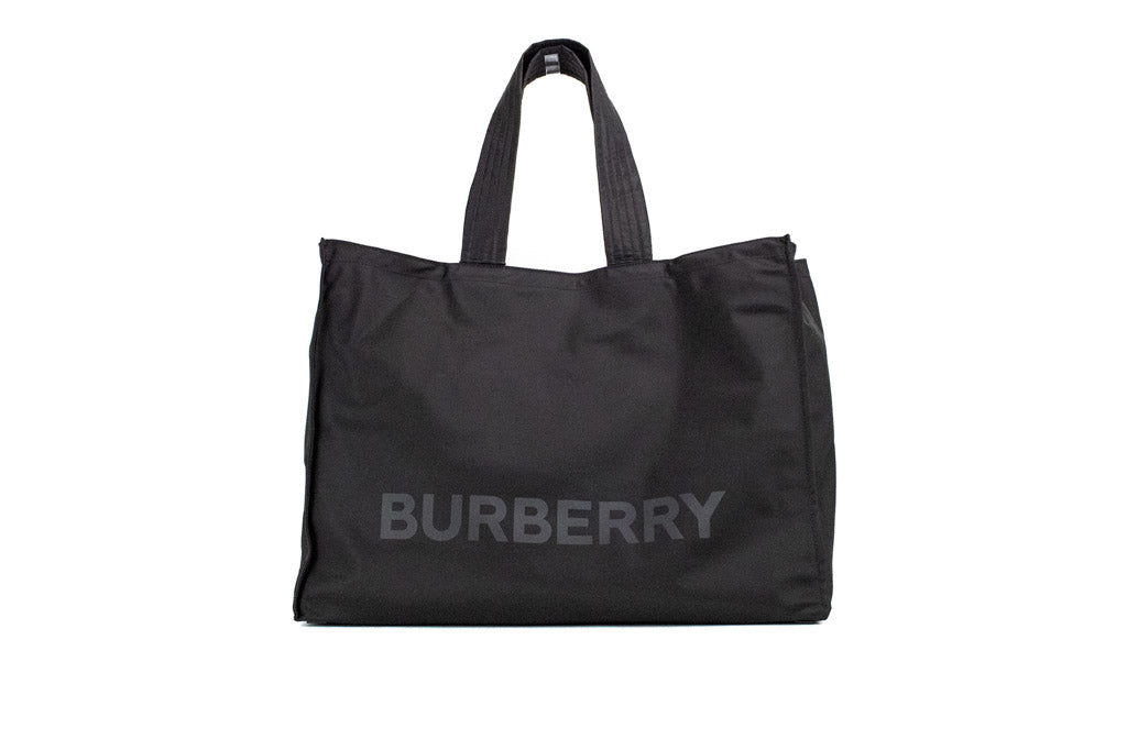 burberry trench black econyl tote on white background